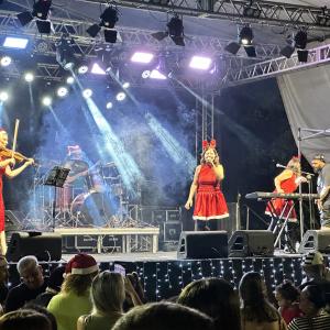 Imagem da notícia PAPAI NOEL DESCE DE TIROLESA NO PARQUE DO RIO JAÚ