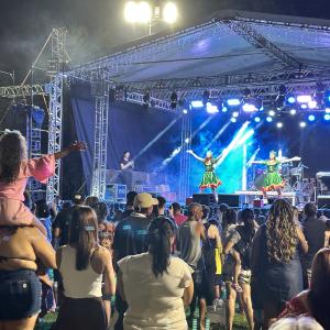 Imagem da notícia PAPAI NOEL DESCE DE TIROLESA NO PARQUE DO RIO JAÚ