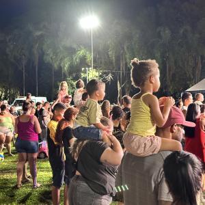 Imagem da notícia PAPAI NOEL DESCE DE TIROLESA NO PARQUE DO RIO JAÚ