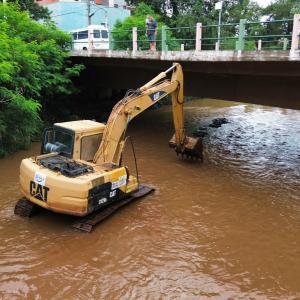 Imagem da notícia NOVA ETAPA DA LIMPEZA E DRAGAGEM DO RIO JAÚ TEM INÍCIO NESTA QUARTA-FEIRA (14)
