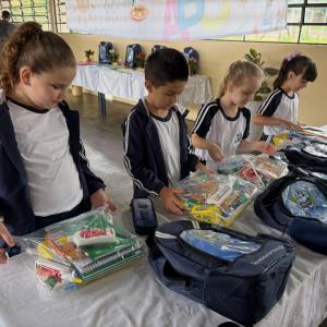 Imagem da notícia VOLTA ÀS AULAS COM MATERIAL ESCOLAR NOVINHO