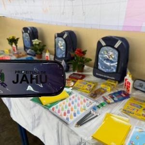 Imagem da notícia VOLTA ÀS AULAS COM MATERIAL ESCOLAR NOVINHO