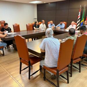 Imagem da notícia PREFEITURA, CPFL E OPERADORAS DISCUTEM AÇÕES PARA REMOÇÃO DE FIOS SOLTOS