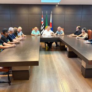 Imagem da notícia PREFEITURA E APAE ASSINAM CONVÊNIO PARA AMPLIAR ATENDIMENTOS A PESSOAS COM DEFICIÊNCIA E TEA