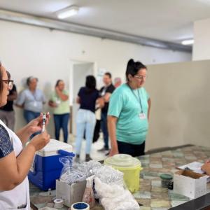 Imagem da notícia AGENTES DE COMBATE ÀS ENDEMIAS SÃO VACINADOS CONTRA A DENGUE