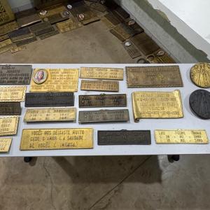 Imagem da notícia CONFIRA A LISTA DE PLACAS RECUPERADAS DO CEMITÉRIO MUNICIPAL
