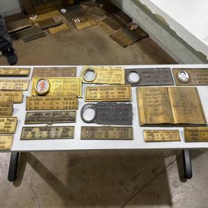 Imagem da notícia CONFIRA A LISTA DE PLACAS RECUPERADAS DO CEMITÉRIO MUNICIPAL