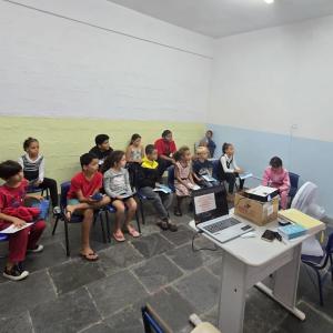 Imagem da notícia AMIZADE QUE SE APRENDE: CRIANÇAS CONHECEM DE PERTO O CUIDADO COM OS ANIMAIS