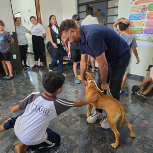 Imagem da notícia AMIZADE QUE SE APRENDE: CRIANÇAS CONHECEM DE PERTO O CUIDADO COM OS ANIMAIS