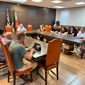 Imagem da notícia REUNIÃO DISCUTE MEDIDAS DE CONTROLE DE BARATAS E ESCORPIÕES