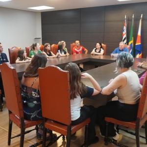 Imagem da notícia PREFEITURA PREMIA ALUNAS VENCEDORAS DO CONCURSO DE DESENHO DO CARNÊ DO IPTU