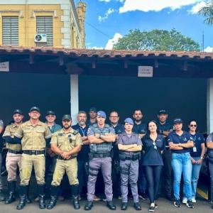 Imagem da notícia PREFEITURA, POLÍCIA MILITAR E DETRAN REALIZAM AÇÃO CONJUNTA DE FISCALIZAÇÃO DE MOTOCICLETAS
