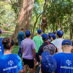 Imagem da notícia ALUNOS DA ESCOLA DO AUTISTA VISITAM O HORTO MUNICIPAL