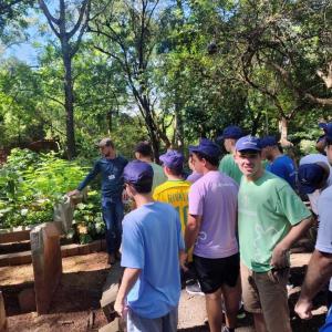 Imagem da notícia ALUNOS DA ESCOLA DO AUTISTA VISITAM O HORTO MUNICIPAL