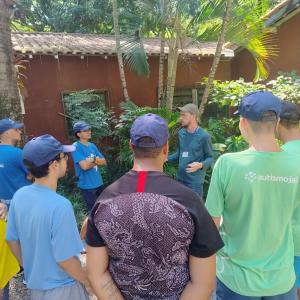 Imagem da notícia ALUNOS DA ESCOLA DO AUTISTA VISITAM O HORTO MUNICIPAL