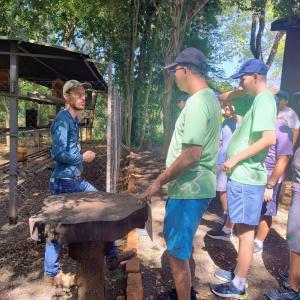 Imagem da notícia ALUNOS DA ESCOLA DO AUTISTA VISITAM O HORTO MUNICIPAL