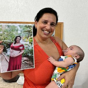 Imagem da notícia MAMÃES E SEUS BEBÊS BRILHAM EM ENTREGA DE ENSAIO FOTOGRÁFICO