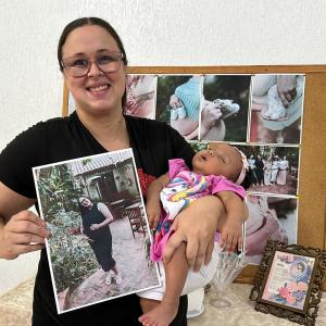 Imagem da notícia MAMÃES E SEUS BEBÊS BRILHAM EM ENTREGA DE ENSAIO FOTOGRÁFICO