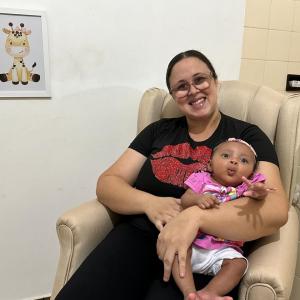 Imagem da notícia MAMÃES E SEUS BEBÊS BRILHAM EM ENTREGA DE ENSAIO FOTOGRÁFICO