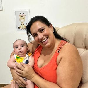 Imagem da notícia MAMÃES E SEUS BEBÊS BRILHAM EM ENTREGA DE ENSAIO FOTOGRÁFICO
