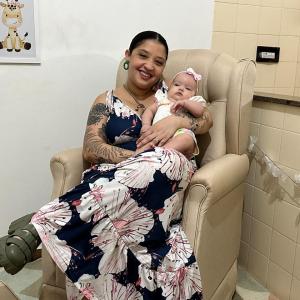 Imagem da notícia MAMÃES E SEUS BEBÊS BRILHAM EM ENTREGA DE ENSAIO FOTOGRÁFICO