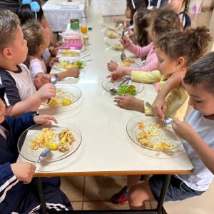 Imagem da notícia PREFEITURA DISTRIBUI OVOS DE PÁSCOA NAS ESCOLAS E CRECHES MUNICIPAIS