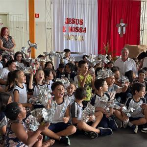 Imagem da notícia PREFEITURA DISTRIBUI OVOS DE PÁSCOA NAS ESCOLAS E CRECHES MUNICIPAIS