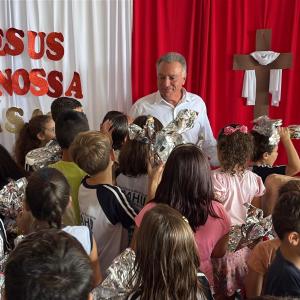 Imagem da notícia PREFEITURA DISTRIBUI OVOS DE PÁSCOA NAS ESCOLAS E CRECHES MUNICIPAIS