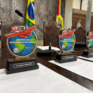 Imagem da notícia ALUNOS DA REDE MUNICIPAL RECEBEM O PRÊMIO 'JOÃO RIBEIRO DE BARROS'