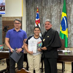 Imagem da notícia ALUNOS DA REDE MUNICIPAL RECEBEM O PRÊMIO 'JOÃO RIBEIRO DE BARROS'