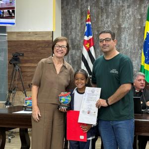 Imagem da notícia ALUNOS DA REDE MUNICIPAL RECEBEM O PRÊMIO 'JOÃO RIBEIRO DE BARROS'
