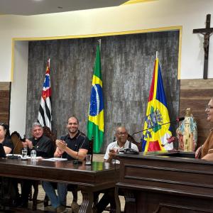 Imagem da notícia ALUNOS DA REDE MUNICIPAL RECEBEM O PRÊMIO 'JOÃO RIBEIRO DE BARROS'