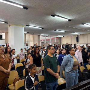 Imagem da notícia ALUNOS DA REDE MUNICIPAL RECEBEM O PRÊMIO 'JOÃO RIBEIRO DE BARROS'