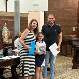 Imagem da notícia ALUNOS DA REDE MUNICIPAL RECEBEM O PRÊMIO 'JOÃO RIBEIRO DE BARROS'