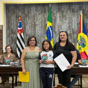 Imagem da notícia ALUNOS DA REDE MUNICIPAL RECEBEM O PRÊMIO 'JOÃO RIBEIRO DE BARROS'