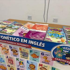Imagem da notícia PREFEITURA COMPRA NOVOS MATERIAIS E EQUIPAMENTOS PARA ENSINO DE INGLÊS NAS ESCOLAS