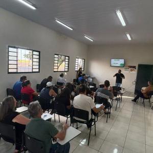 Imagem da notícia PRODUTORES RURAIS RECEBEM ORIENTAÇÕES SOBRE LINHAS DE CRÉDITO E INVESTIMENTOS