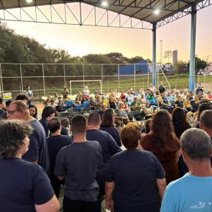 Imagem da notícia PELA PRIMEIRA VEZ, PREFEITURA ENTREGA UNIFORMES AO CISC