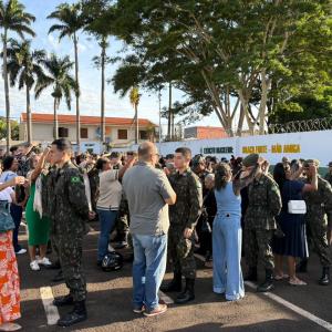 Imagem da notícia PREFEITURA PARTICIPA DE EVENTO ORGANIZADO PELO TIRO DE GUERRA EM HOMENAGEM AO 'DIA DAS MÃES'