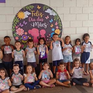Imagem da notícia UNIDADES ESCOLARES DA REDE MUNICIPAL DE ENSINO CELEBRAM E COMEMORAM O DIA DAS MÃES