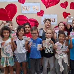 Imagem da notícia UNIDADES ESCOLARES DA REDE MUNICIPAL DE ENSINO CELEBRAM E COMEMORAM O DIA DAS MÃES