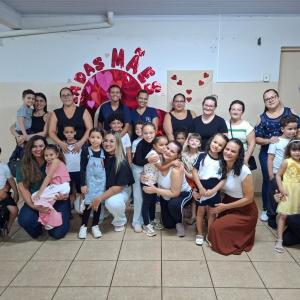 Imagem da notícia UNIDADES ESCOLARES DA REDE MUNICIPAL DE ENSINO CELEBRAM E COMEMORAM O DIA DAS MÃES