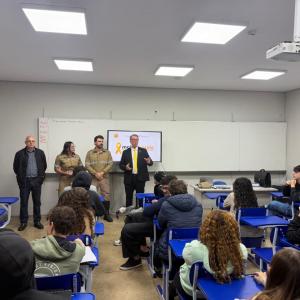 Imagem da notícia MAIO AMARELO: CONSCIENTIZAÇÃO CHEGA AO COLÉGIO PREVE