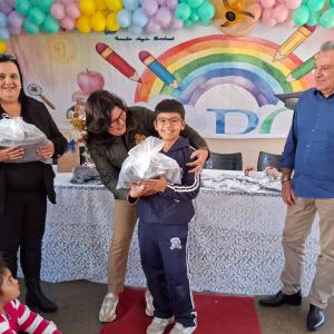 Imagem da notícia PELO QUINTO ANO SEGUIDO, PREFEITURA ENTREGA KITS DE UNIFORMES AOS ALUNOS DA REDE MUNICIPAL DE ENSINO