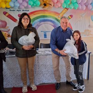 Imagem da notícia PELO QUINTO ANO SEGUIDO, PREFEITURA ENTREGA KITS DE UNIFORMES AOS ALUNOS DA REDE MUNICIPAL DE ENSINO