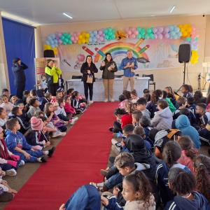 Imagem da notícia PELO QUINTO ANO SEGUIDO, PREFEITURA ENTREGA KITS DE UNIFORMES AOS ALUNOS DA REDE MUNICIPAL DE ENSINO