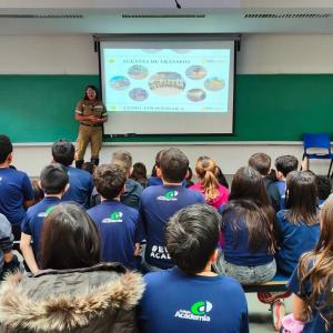 Imagem da notícia MAIO AMARELO: AÇÕES DE CONSCIENTIZAÇÃO PASSAM PELO COLÉGIO ACADEMIA E EMEF ANTÔNIO WALDOMIRO