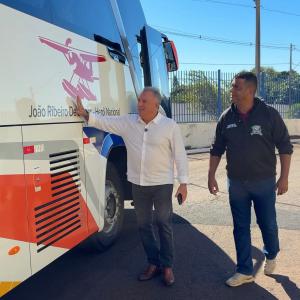 Imagem da notícia PREFEITURA ADQUIRE ÔNIBUS PARA A SECRETARIA DE ESPORTES