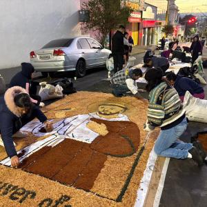 Imagem da notícia CELEBRAÇÃO DE CORPUS CHRISTI REÚNE MILHARES DE FIÉIS