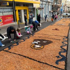 Imagem da notícia CELEBRAÇÃO DE CORPUS CHRISTI REÚNE MILHARES DE FIÉIS
